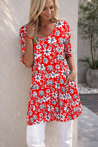 Kleid mit Blumenmuster und Taschen von Andrea Serena