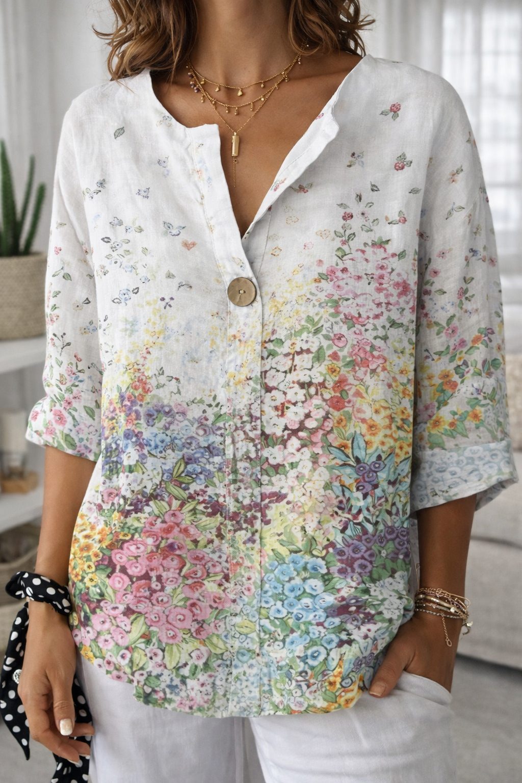 Andrea Serena Bluse mit Blumenmuster, Knopfleiste und V-Ausschnitt