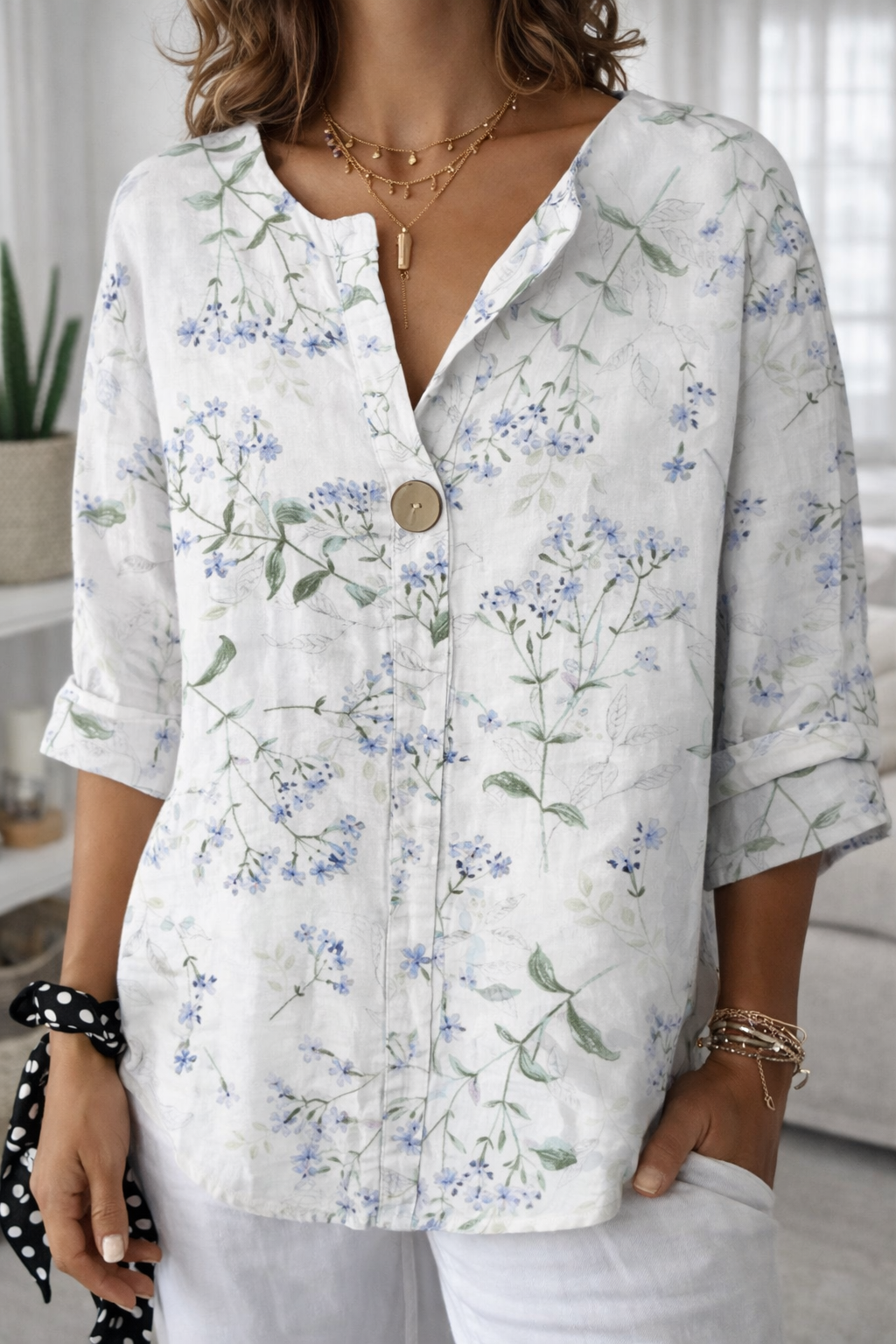 Andrea Serena Bluse mit Blumenmuster, Knopfleiste und V-Ausschnitt