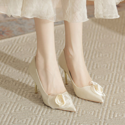 Andrea's™ | Spitzpumps mit Blumenapplikation und Stilettoabsatz