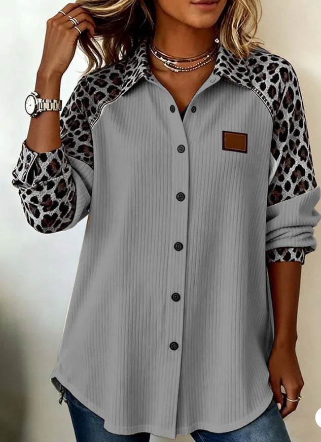 Trendige Bluse mit bedrucktem Revers von Andrea Serena