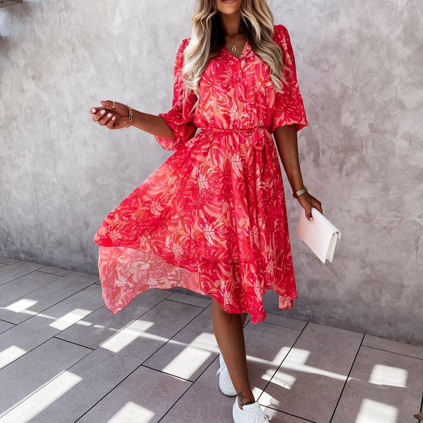 Andrea Serena Midikleid mit Blumenmuster und unregelmäßiger Silhouette