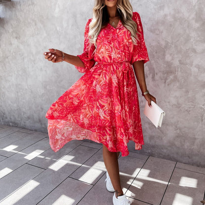 Andrea Serena Midikleid mit Blumenmuster und unregelmäßiger Silhouette