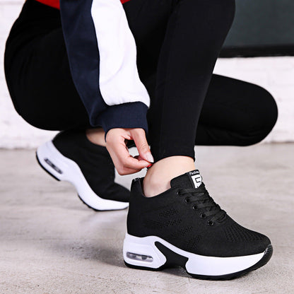 Atmungsaktive Mesh-Plateau-Sneaker von Andrea Serena