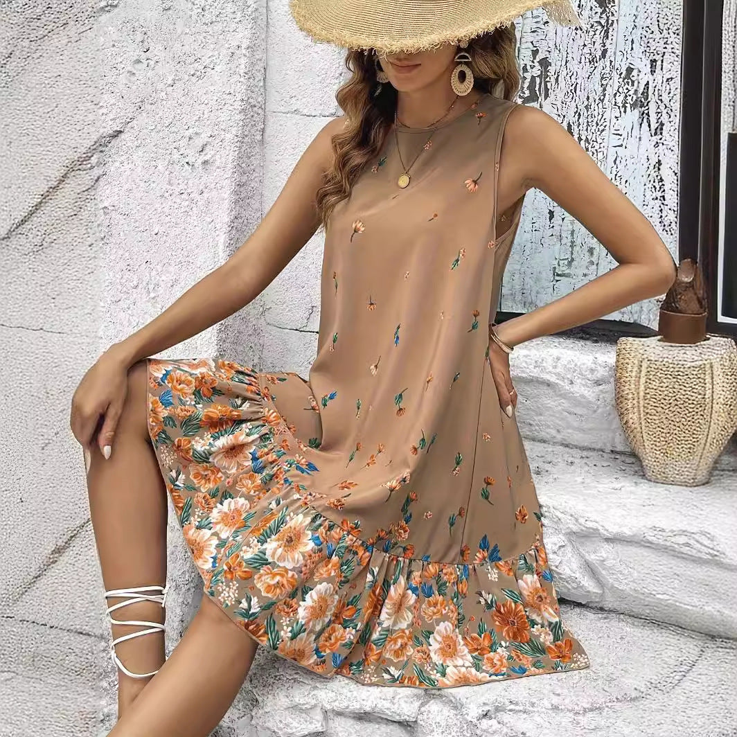 Ärmelloses, geblümtes Khaki-Kleid von Andrea Serena