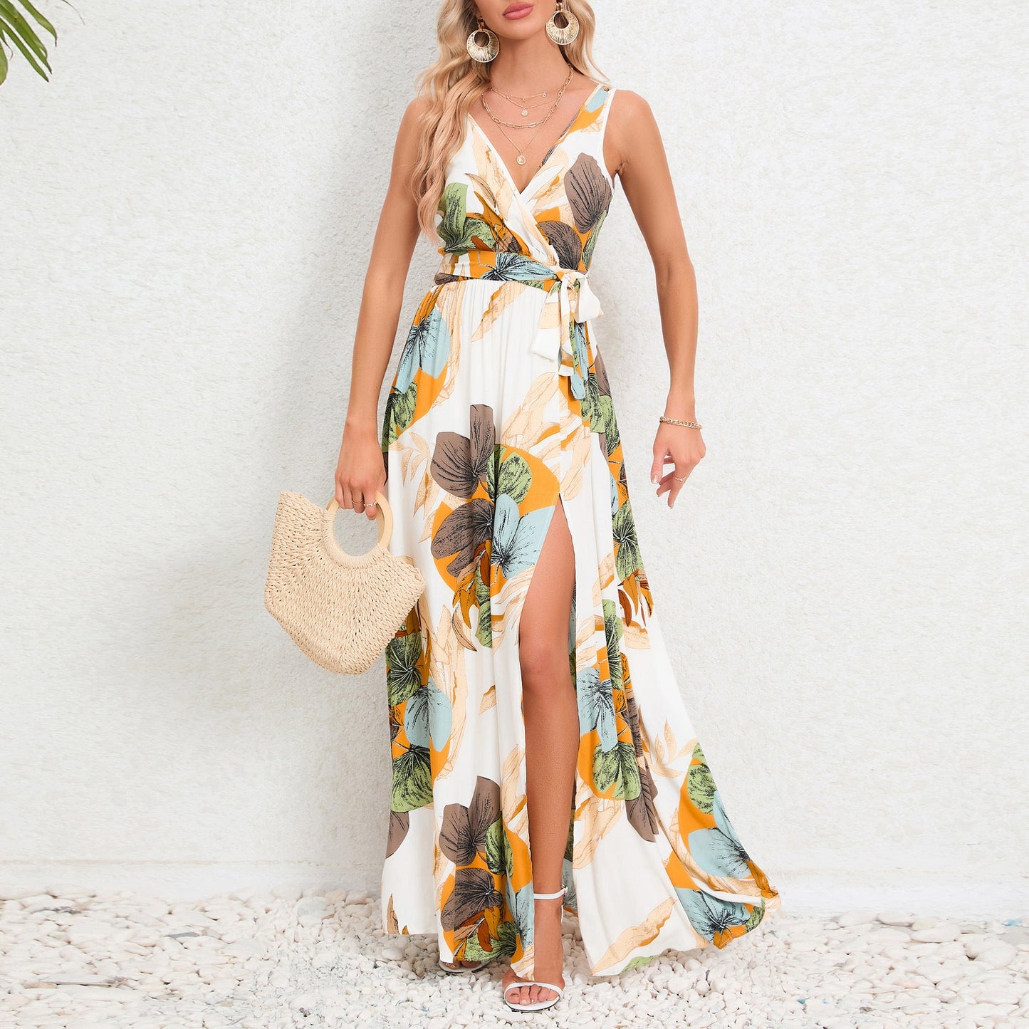 Maxikleid mit Blumenmuster und V-Ausschnitt von Andrea Serena