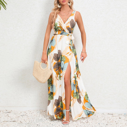 Maxikleid mit Blumenmuster und V-Ausschnitt von Andrea Serena