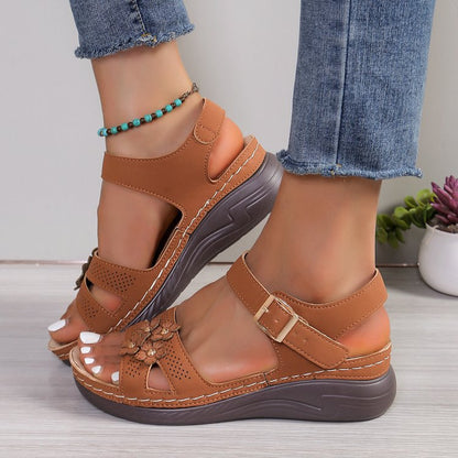 Floral Comfort Wedge Sandalen von Andrea Serena