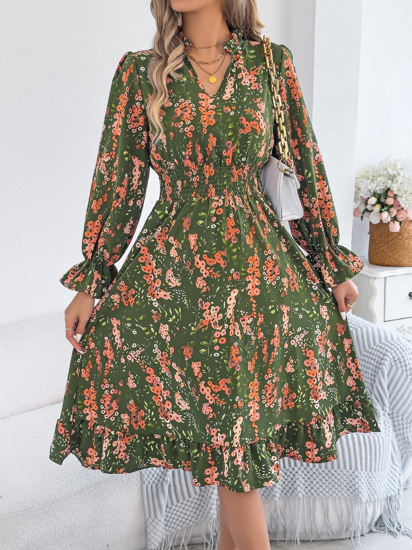 Andrea Serena Midikleid mit Blumenmuster und Glockenärmeln