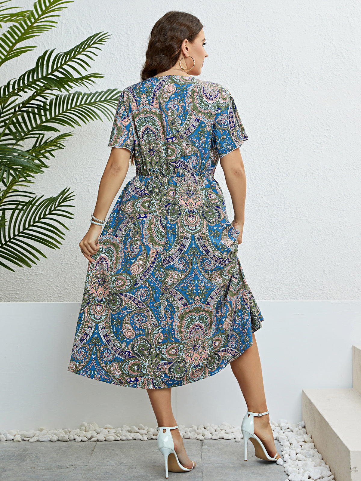 Sommerkleid von Andrea Serena mit Retro-Print und V-Ausschnitt