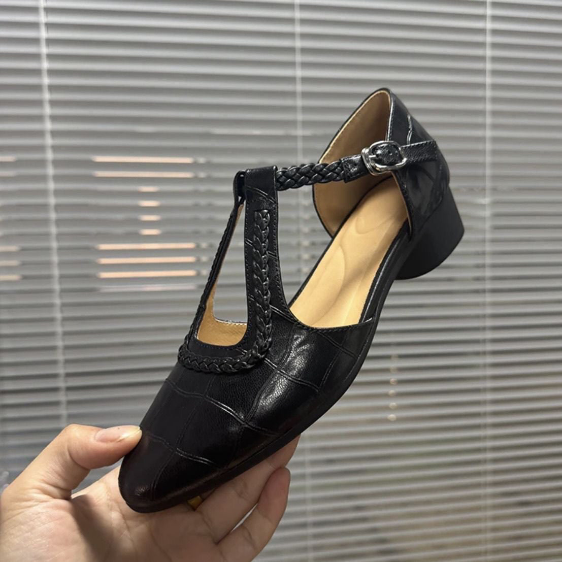 Retro Mary Jane Chunky Heels von Andrea Serena