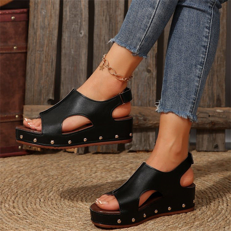 Elegante Plateau-Sandalen mit offener Spitze von Andrea Serena