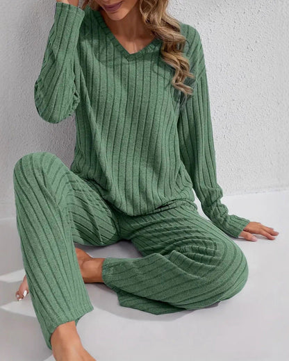 Geripptes Langarmshirt und Hose – Lässiges und bequemes Loungewear-Set für Damen