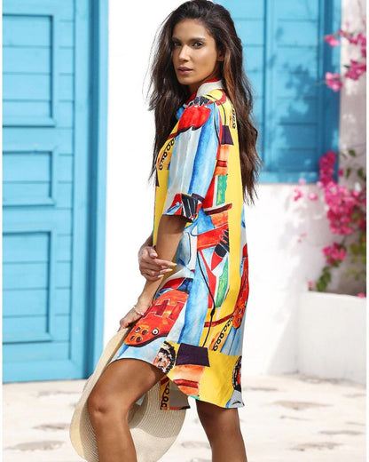 Lebhaftes geometrisches Andrea Serena Mid-Length-Top