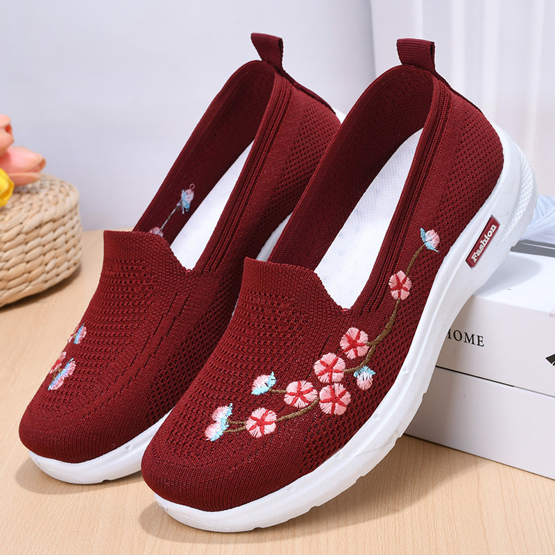 Atmungsaktive, bestickte Pumps von Andrea Serena