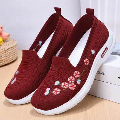 Atmungsaktive, bestickte Pumps von Andrea Serena