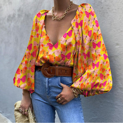 Retro-Bluse mit Schmetterlingsmotiv und V-Ausschnitt von Andrea Serena