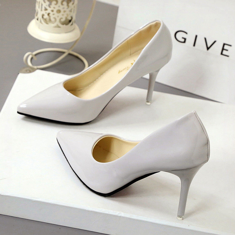 Elegante spitze Stiletto-Pumps von Andrea Serena