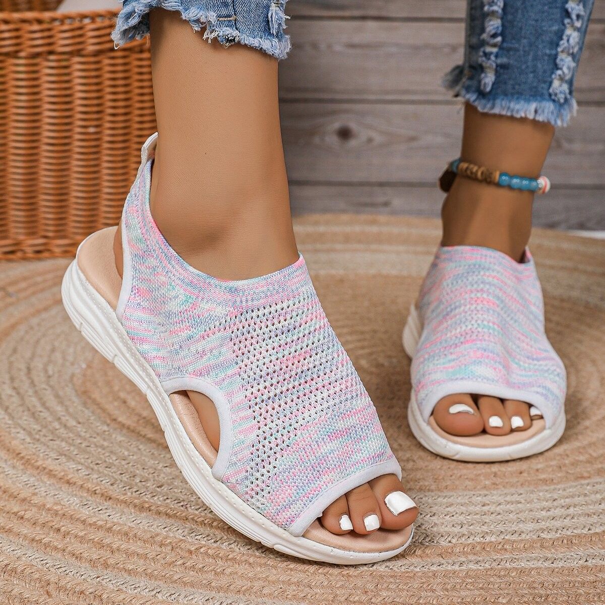 Atmungsaktive Flyknit-Sandalen von Andrea Serena