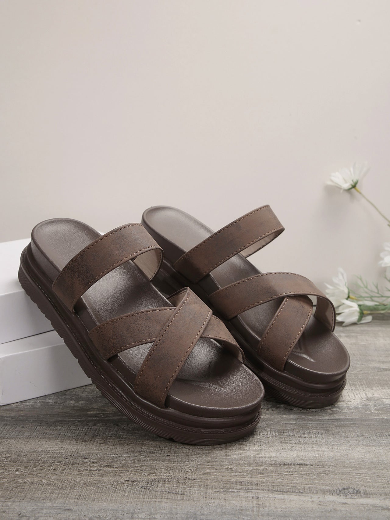 Elegante Andrea Serena Plateau-Sandalen mit Kreuzmuster