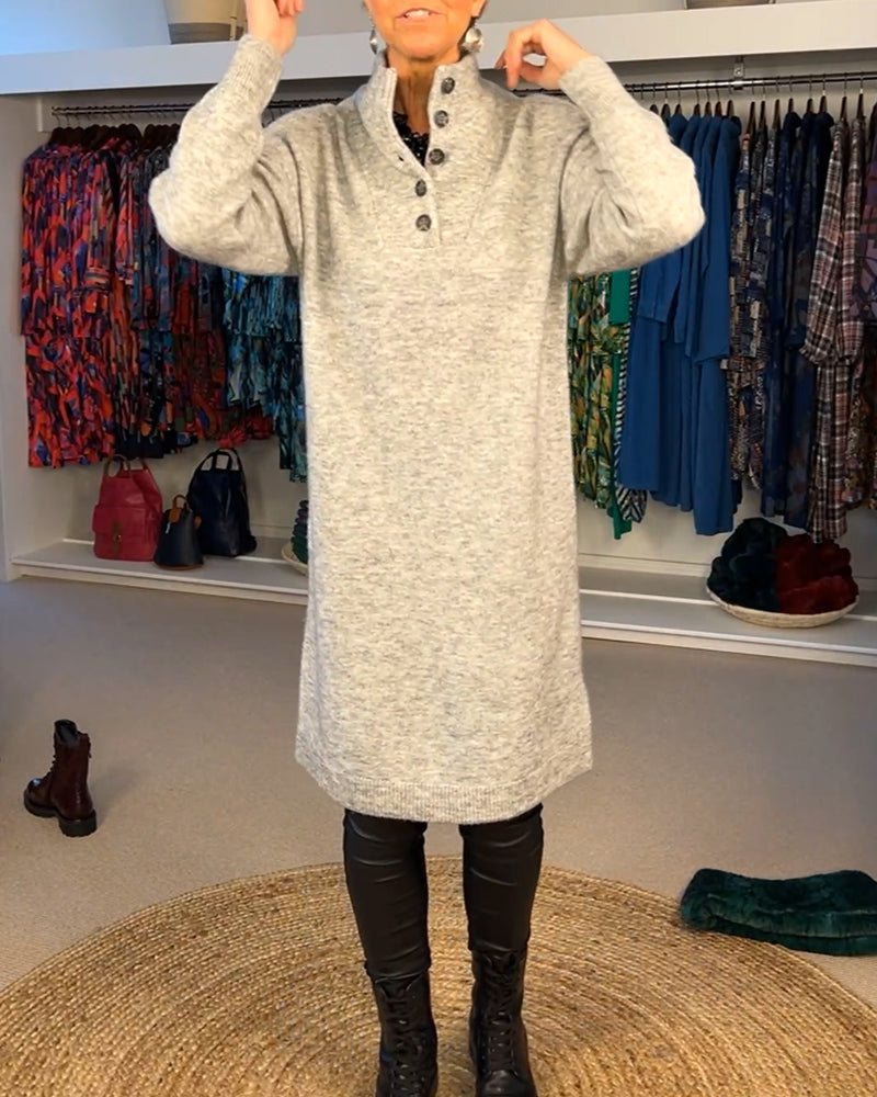 Andrea's™ | Strickkleid mit Knöpfen und Rollkragen im modischen Stil