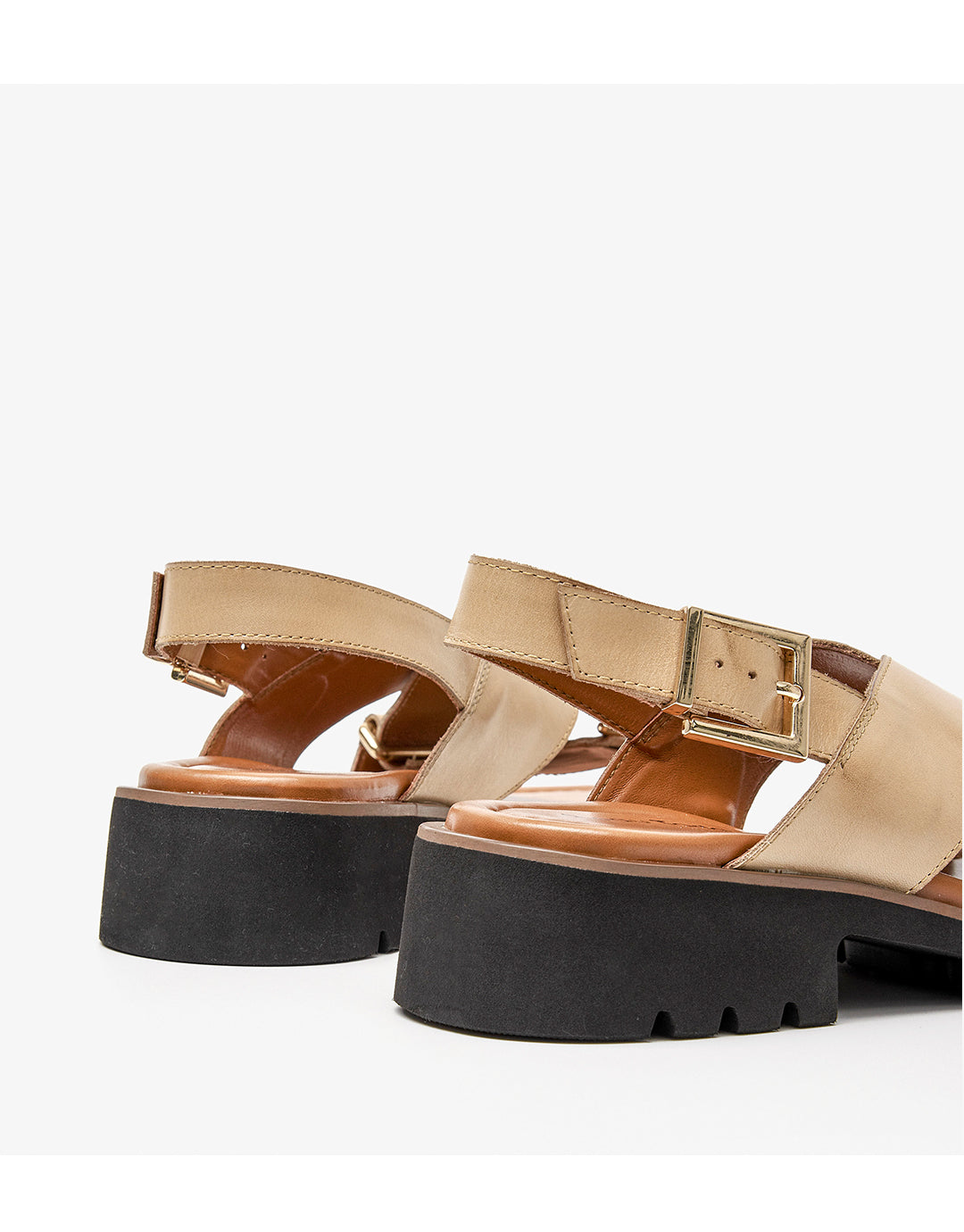 Retro-Sandalen mit gekreuzten Riemen von Andrea Serena