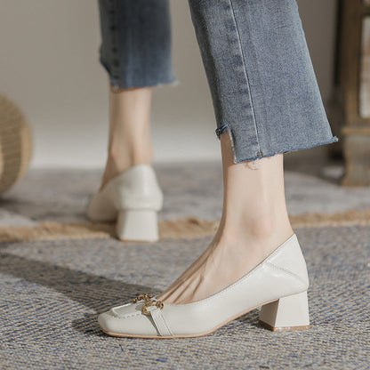 Elegante Pumps mit eckiger Spitze von Andrea Serena