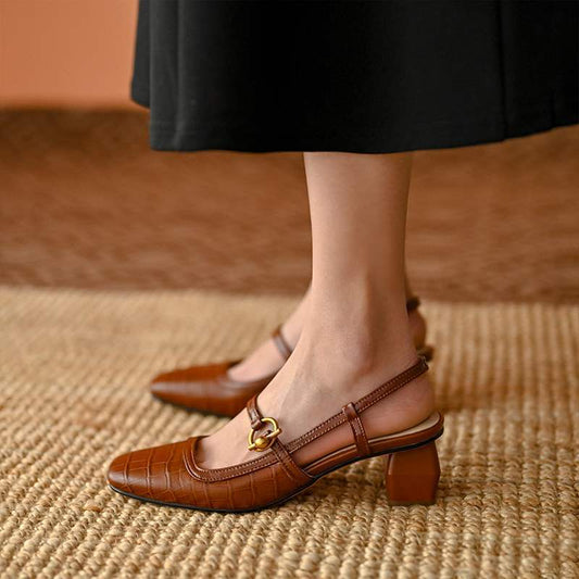 Elegante Mary-Jane-Pumps mit eckiger Spitze von Andrea Serena