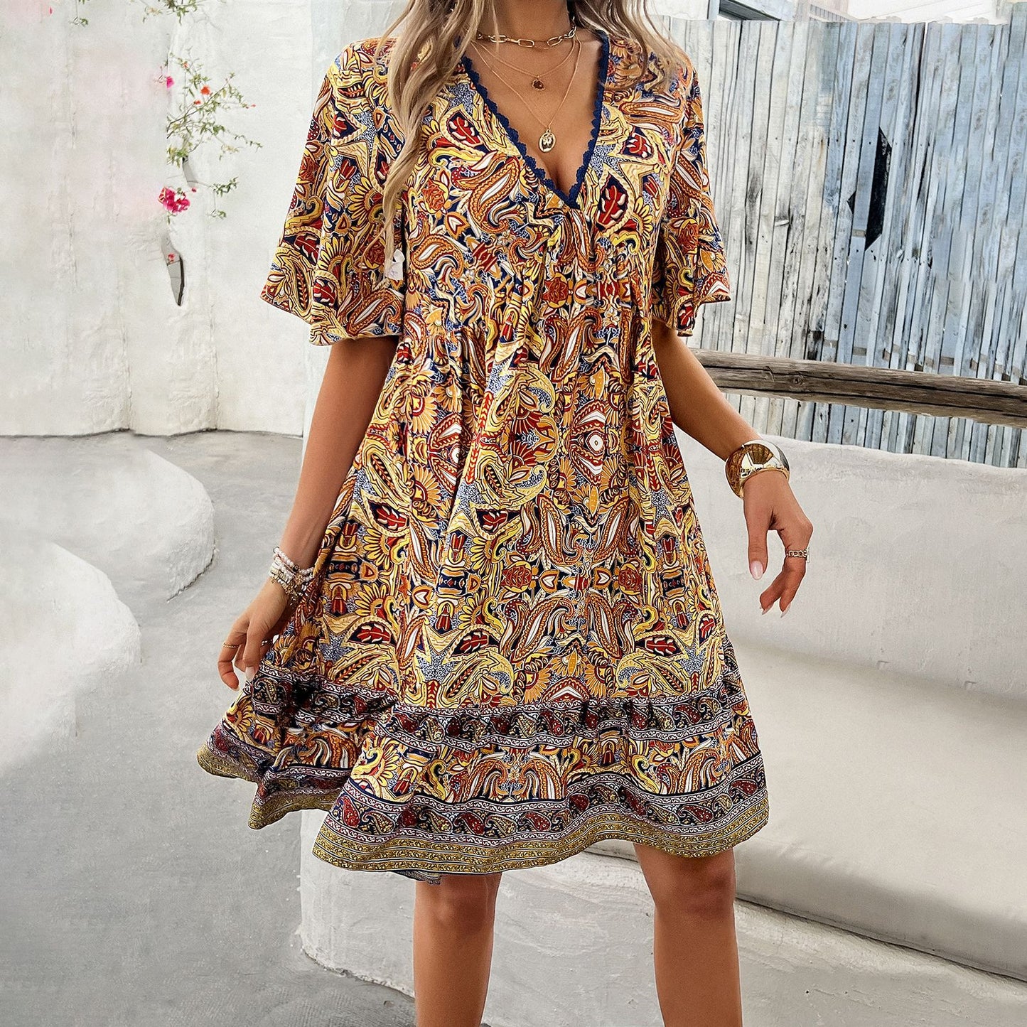 Bedrucktes Boho-Kleid mit V-Ausschnitt von Andrea Serena