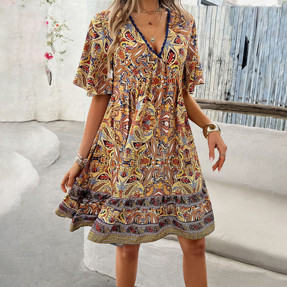 Bedrucktes Boho-Kleid mit V-Ausschnitt von Andrea Serena