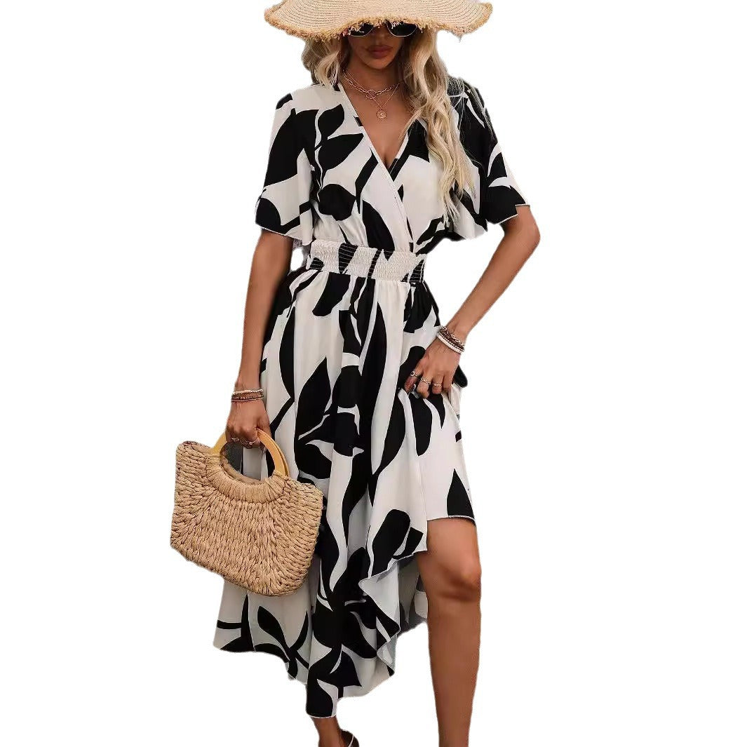 Elegantes Kleid mit gekreuztem Ausschnitt und Print von Andrea Serena