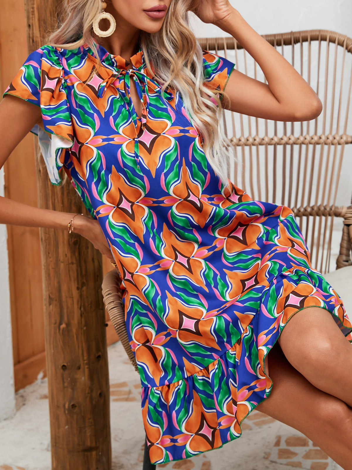 Kleid mit lebhaftem Print und Rüschen von Andrea Serena