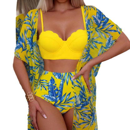 Leuchtender Ahornblatt-Bikini mit hohem Bund von Andrea Serena