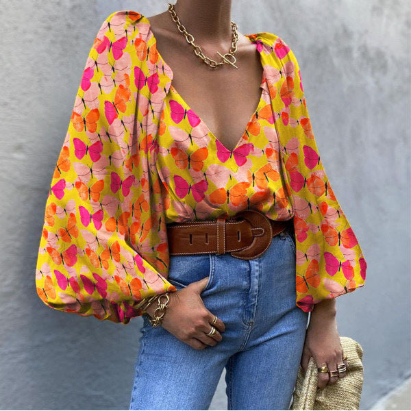 Retro-Bluse mit Schmetterlingsmotiv und V-Ausschnitt von Andrea Serena