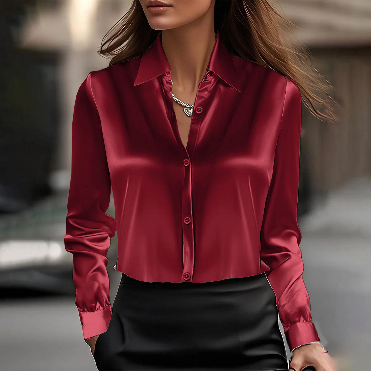 Elegantes Satin-Top mit schwingendem Kragen von Andrea Serena