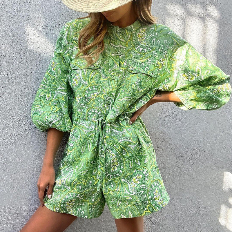Sommer-Strampler von Andrea Serena mit lebendigem Print
