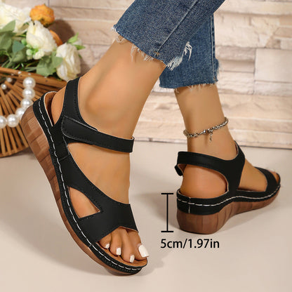 Retro-Plateausandalen mit Klettverschluss von Andrea Serena