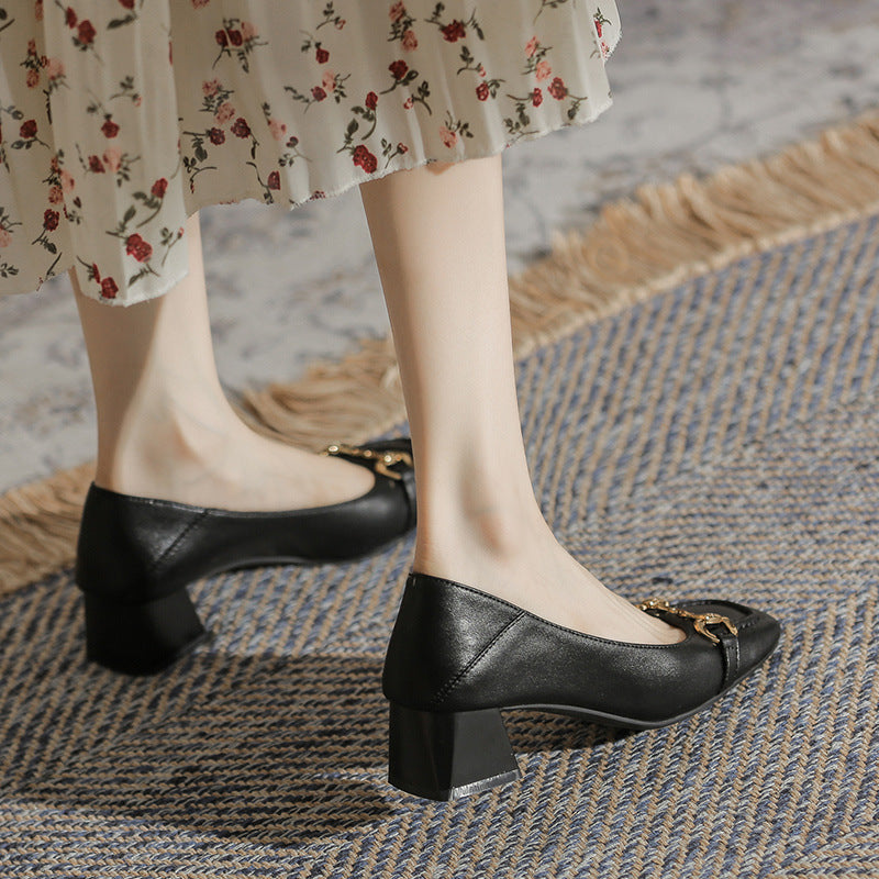 Elegante Pumps mit eckiger Spitze von Andrea Serena