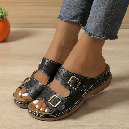 Retro-Plateausandalen mit Schnallen von Andrea Serena