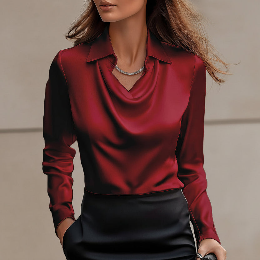 Elegantes Satin-Top mit schwingendem Kragen von Andrea Serena