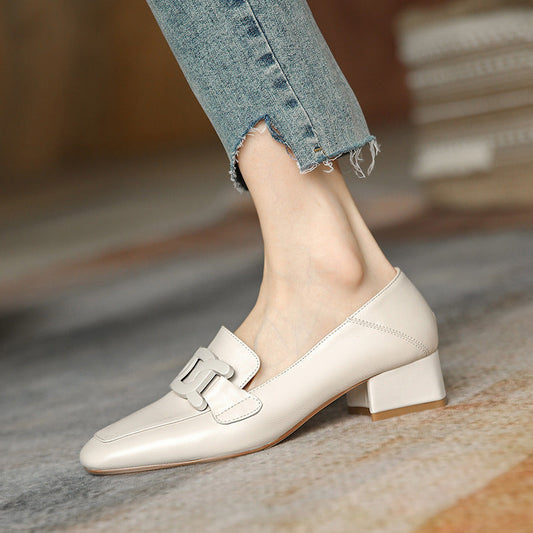 Retro-Pumps mit klobigem Absatz von Andrea Serena