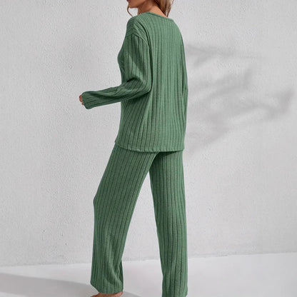 Geripptes Langarmshirt und Hose – Lässiges und bequemes Loungewear-Set für Damen