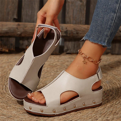 Elegante Plateau-Sandalen mit offener Spitze von Andrea Serena