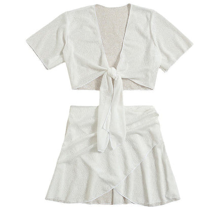 Elegantes weißes Bikini-Set mit geteiltem Bein von Andrea Serena